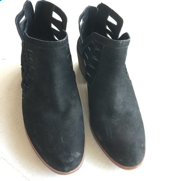VINCE CAMUTO Peera Cutout Bootie Ankle Boots Back zip closure Womens Size‎ 9M - Picture 3 of 11